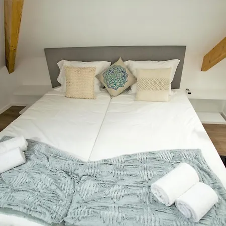 Camoes 691 Design By Hosts Apartament