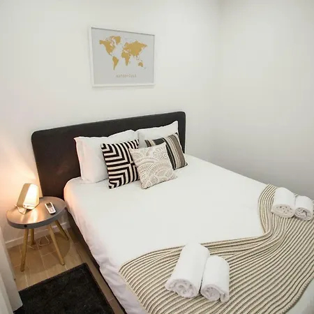 Camoes 691 Design By Hosts * Πόρτο