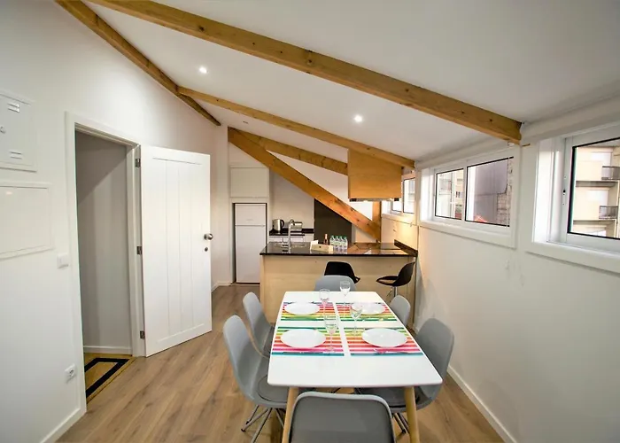 Camoes 691 Design By Hosts * Porto