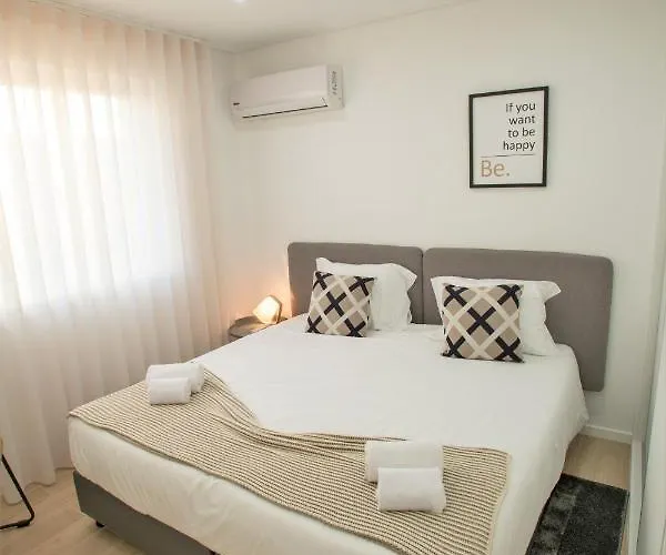 Camoes 691 Design By Hosts * Oporto