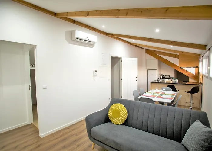 Camoes 691 Design By Hosts Apartament