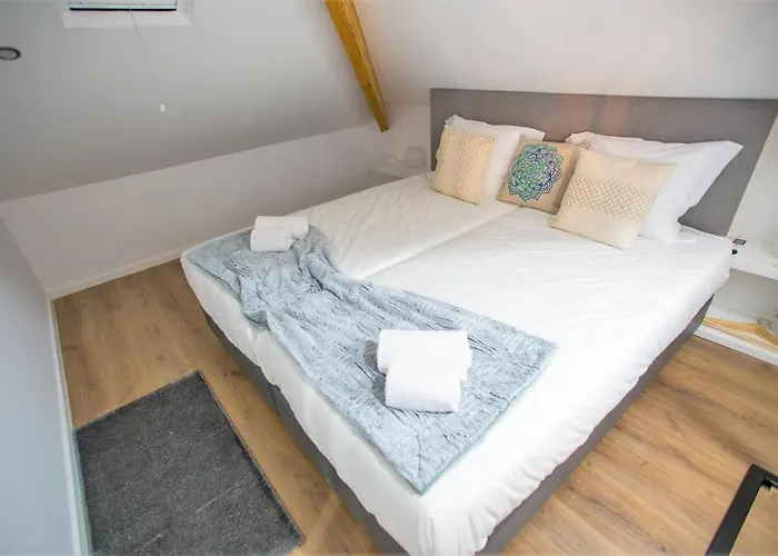 Camoes 691 Design By Hosts Oporto