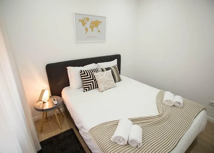 Camoes 691 Design By Hosts * Oporto