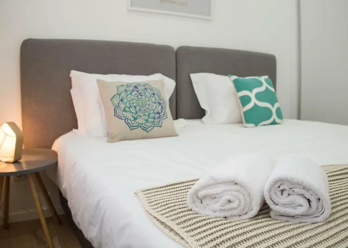 Camoes 691 Design By Hosts شقة